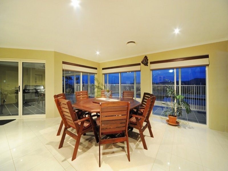 101 Kookaburra Drive, Cannonvale QLD 4802