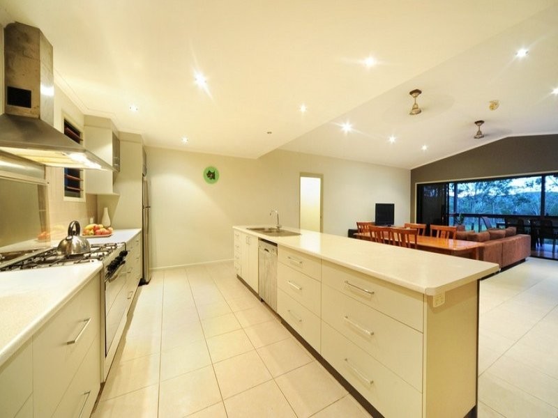 142 Kookaburra Drive, Cannonvale QLD 4802