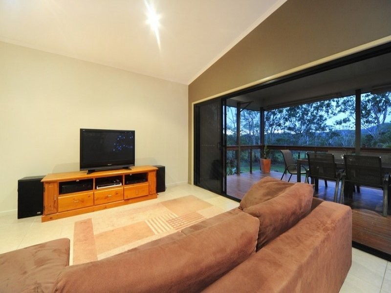 142 Kookaburra Drive, Cannonvale QLD 4802