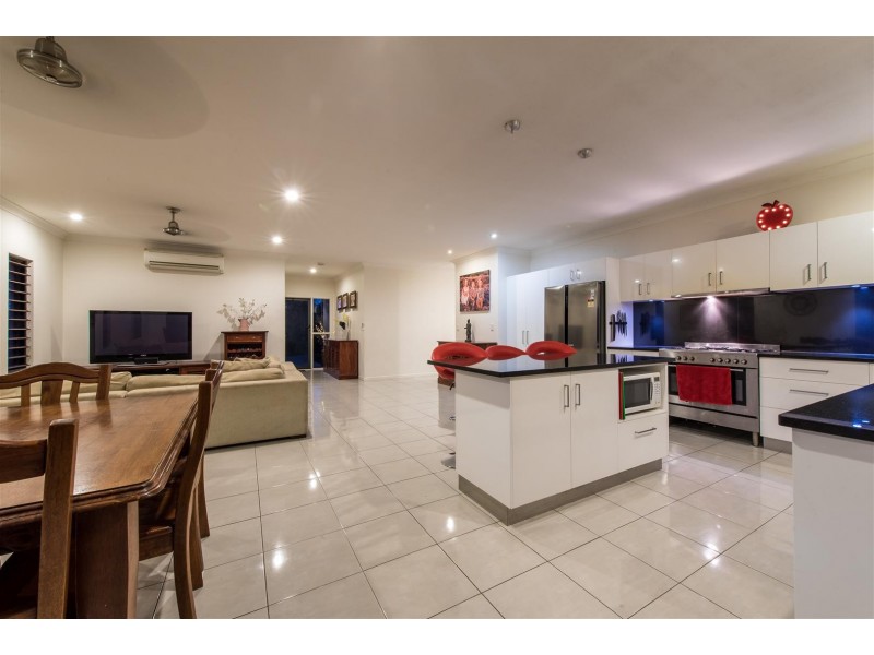 64 Hibiscus Road, Cannonvale QLD 4802