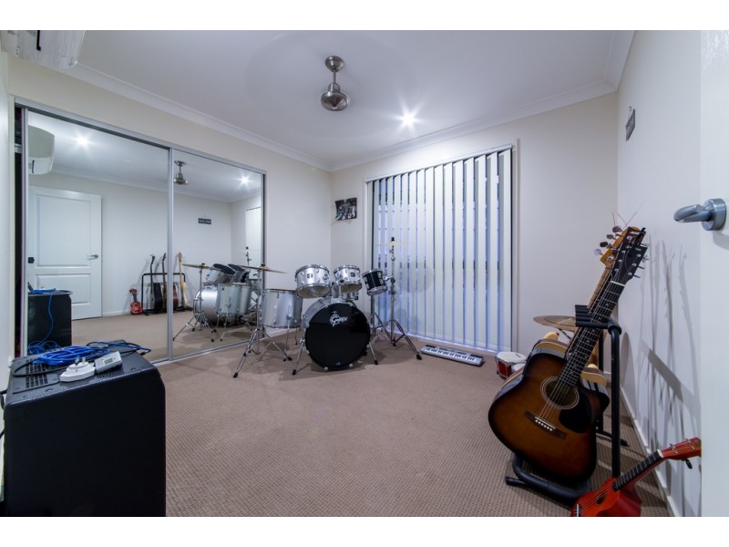 15 Ryben Court, Cannonvale QLD 4802