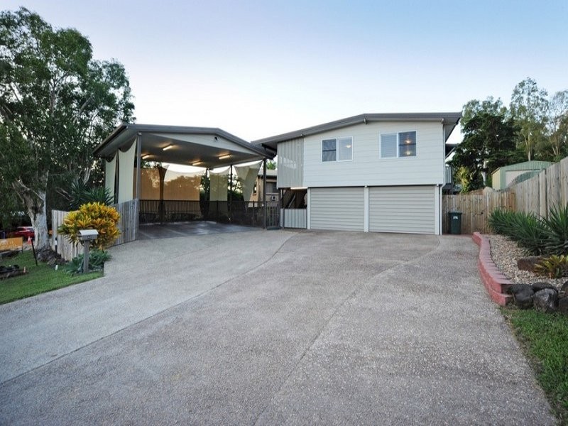 42 Manooka Drive, Cannonvale QLD 4802