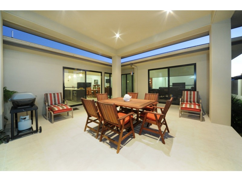 14 Waite Creek Court, Cannonvale QLD 4802