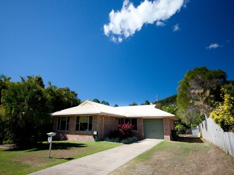 5 Solway Avenue, Cannonvale QLD 4802