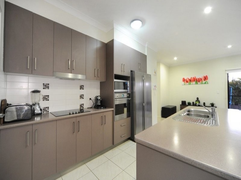 60 Valley Drive, Cannonvale QLD 4802