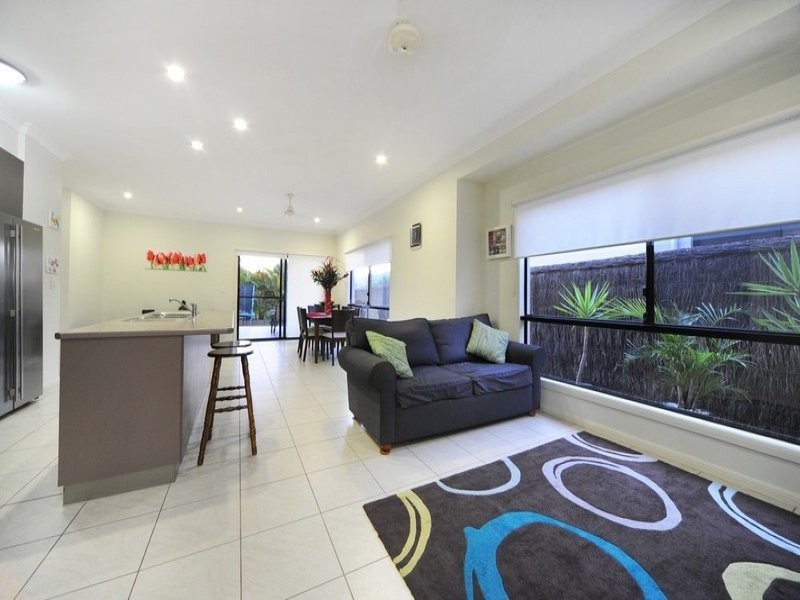 60 Valley Drive, Cannonvale QLD 4802