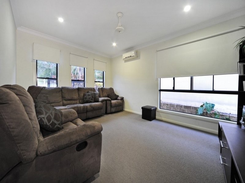 60 Valley Drive, Cannonvale QLD 4802