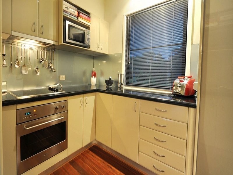 2/36 Coral Esplanade, Cannonvale QLD 4802