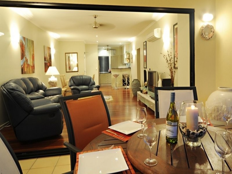 2/36 Coral Esplanade, Cannonvale QLD 4802