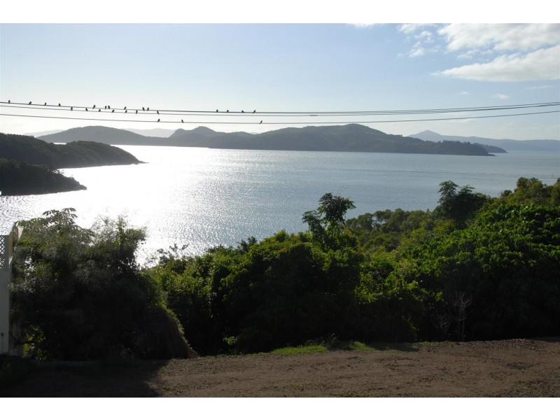 9 Passage Avenue, Shute Harbour QLD 4802