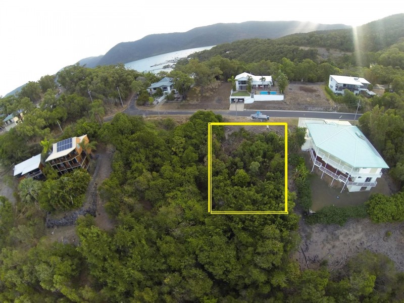 9 Passage Avenue, Shute Harbour QLD 4802