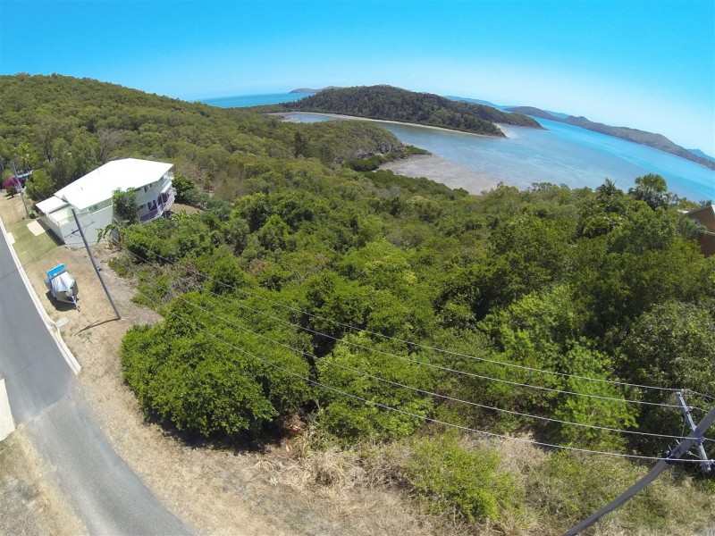 9 Passage Avenue, Shute Harbour QLD 4802