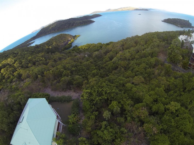 9 Passage Avenue, Shute Harbour QLD 4802