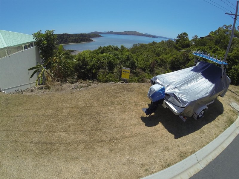 9 Passage Avenue, Shute Harbour QLD 4802