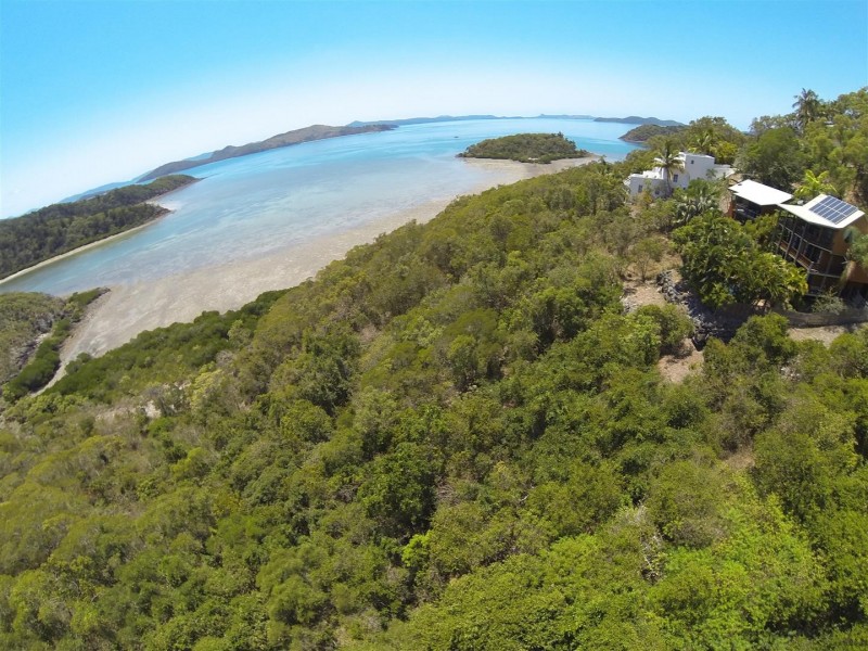 9 Passage Avenue, Shute Harbour QLD 4802