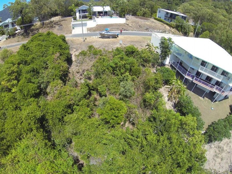 9 Passage Avenue, Shute Harbour QLD 4802