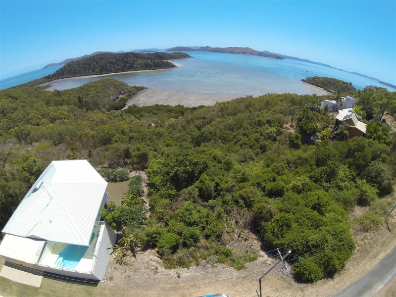 9 Passage Avenue, Shute Harbour QLD 4802