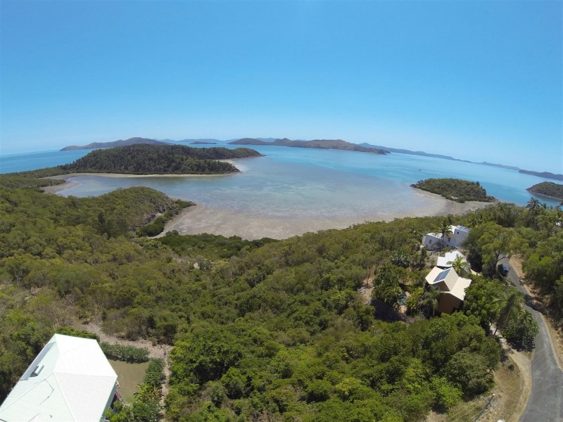 9 Passage Avenue, Shute Harbour QLD 4802