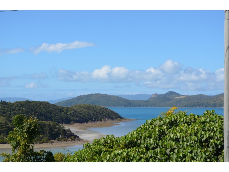 9 Passage Avenue, Shute Harbour QLD 4802