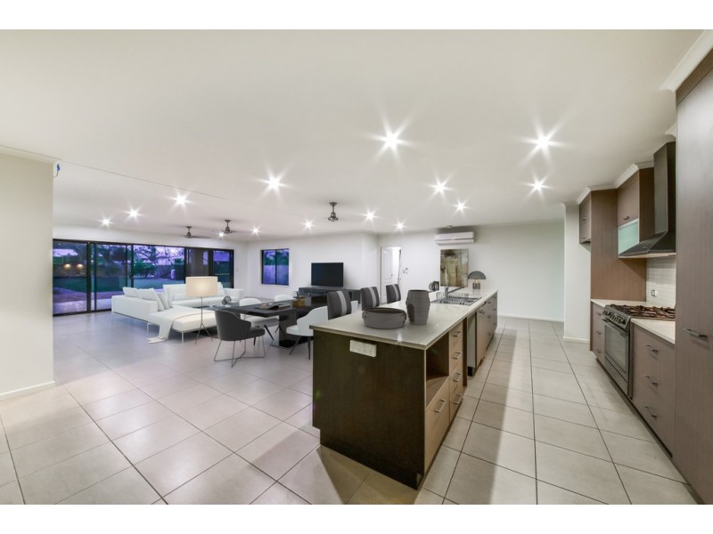 7 Henderson Street, Cannonvale QLD 4802