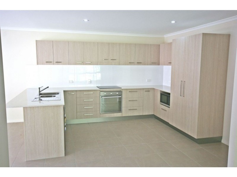 1 Yachtsmans Parade, Cannonvale QLD 4802