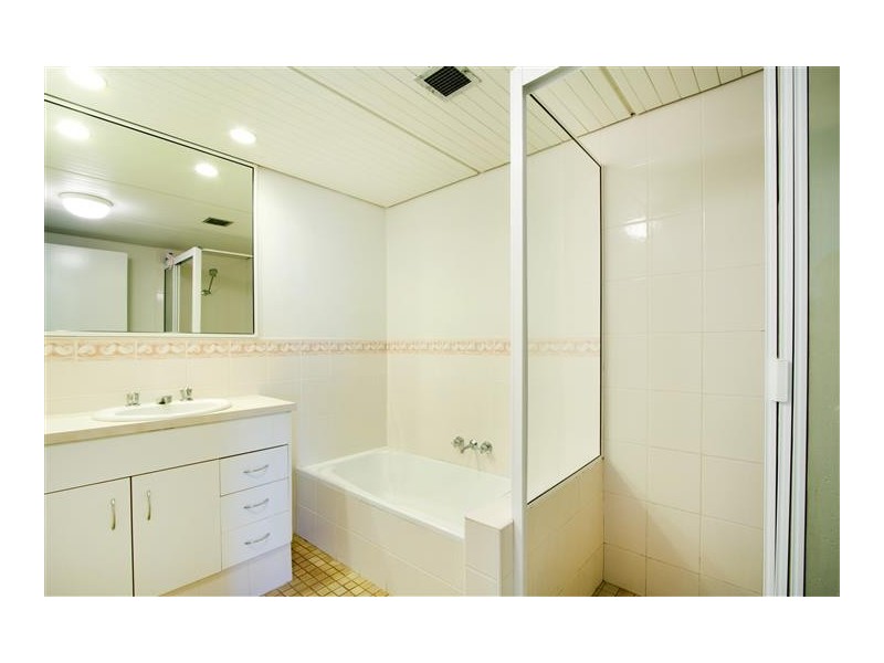 19/2 Eshelby Drive, Cannonvale QLD 4802