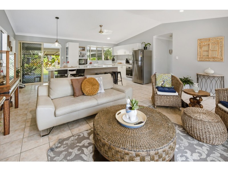 36 Valley Drive, Cannonvale QLD 4802