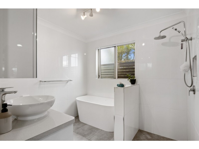 36 Valley Drive, Cannonvale QLD 4802