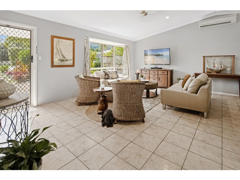 36 Valley Drive, Cannonvale QLD 4802