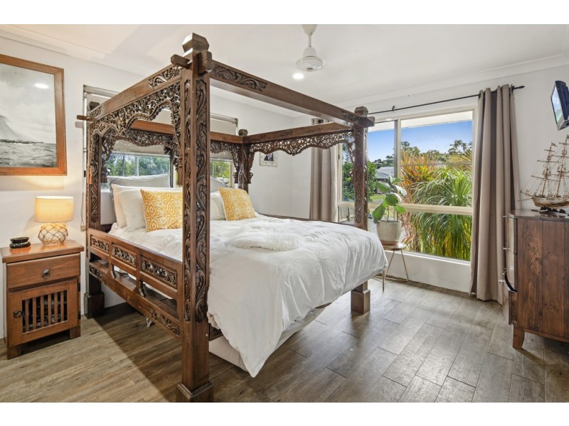 36 Valley Drive, Cannonvale QLD 4802