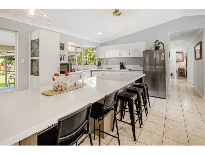 36 Valley Drive, Cannonvale QLD 4802