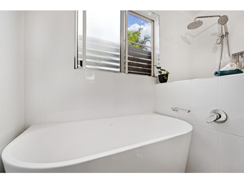 36 Valley Drive, Cannonvale QLD 4802