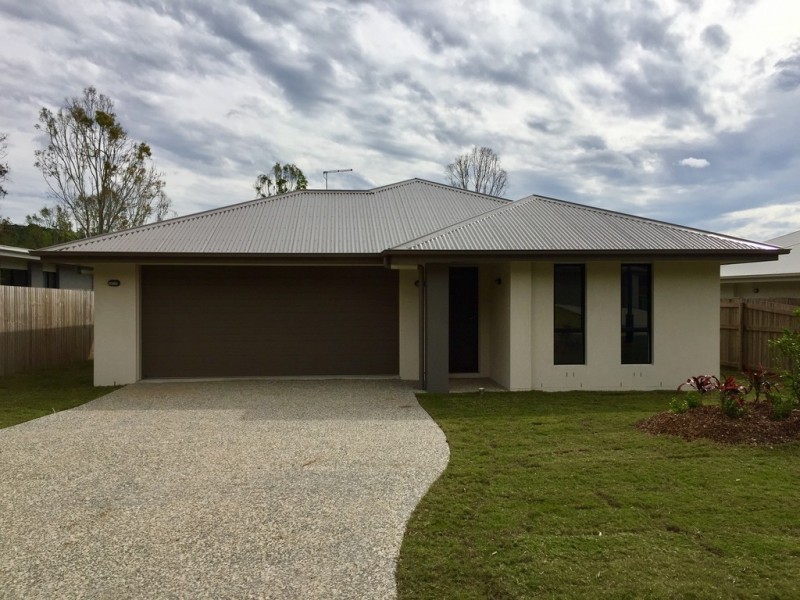 30 Trader Crescent, Cannonvale QLD 4802