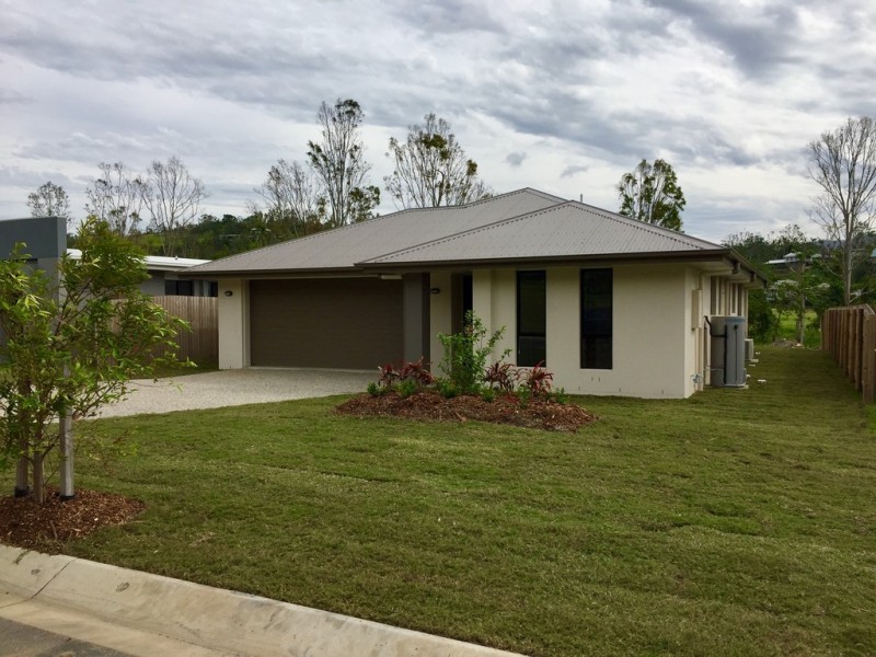 30 Trader Crescent, Cannonvale QLD 4802