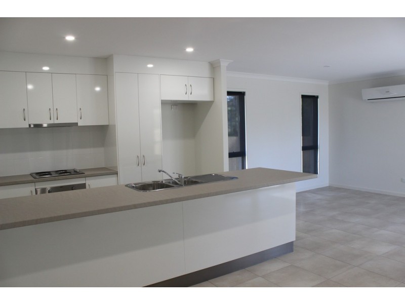 30 Trader Crescent, Cannonvale QLD 4802