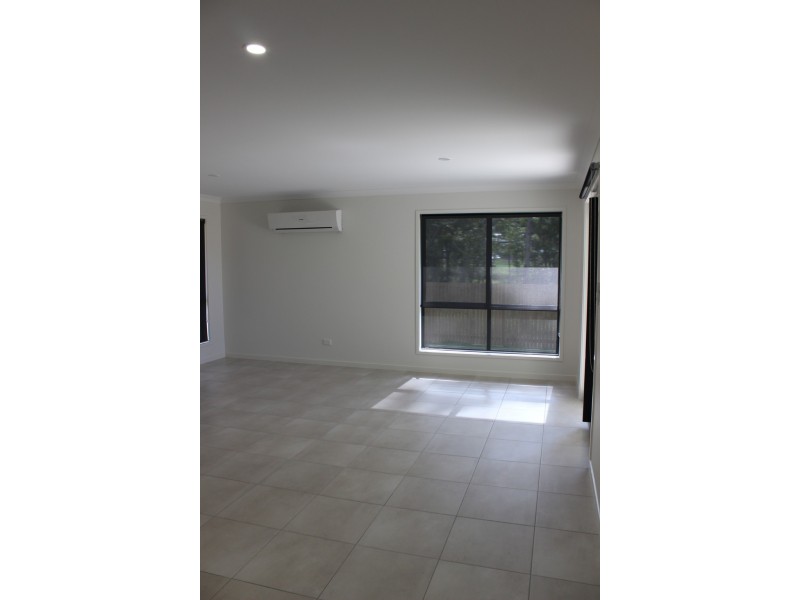 30 Trader Crescent, Cannonvale QLD 4802