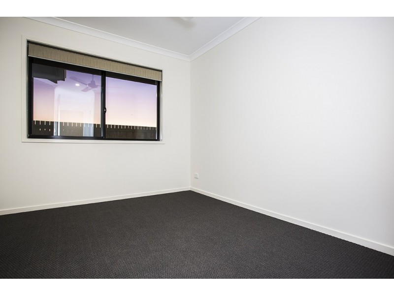 30 Trader Crescent, Cannonvale QLD 4802