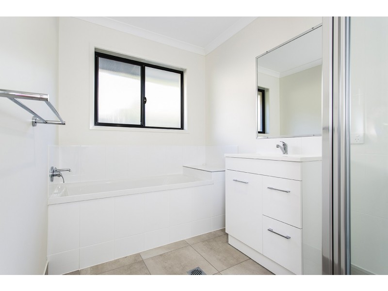 30 Trader Crescent, Cannonvale QLD 4802