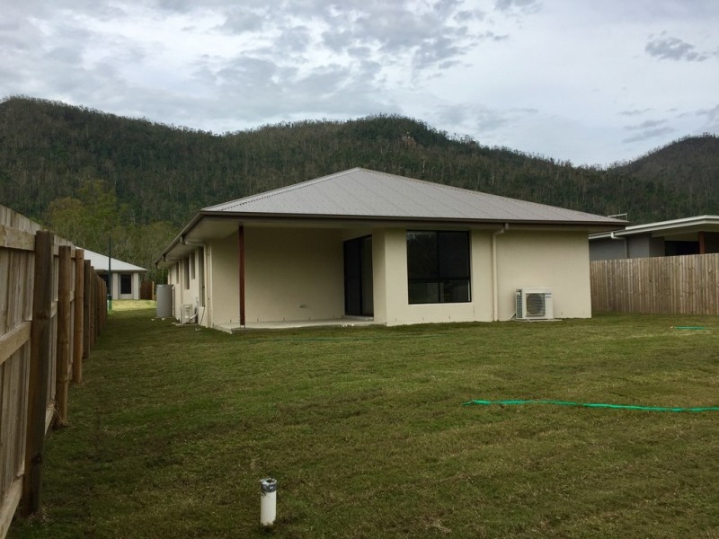30 Trader Crescent, Cannonvale QLD 4802