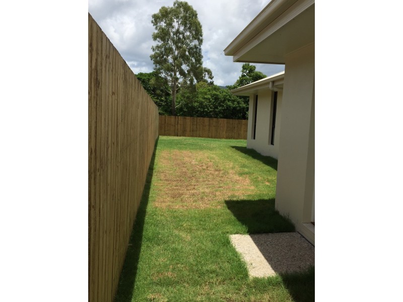 30 Trader Crescent, Cannonvale QLD 4802