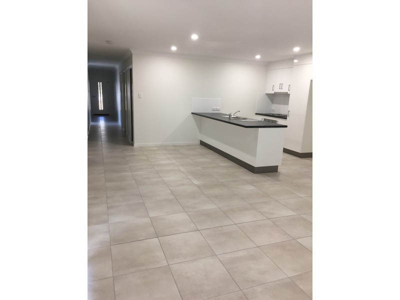 16 Trader Crescent, Cannonvale QLD 4802