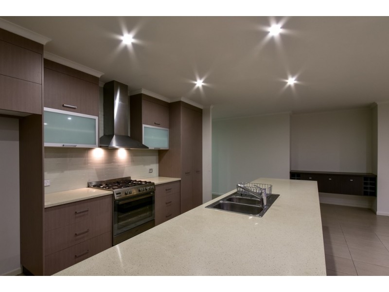 7 Henderson Street, Cannonvale QLD 4802