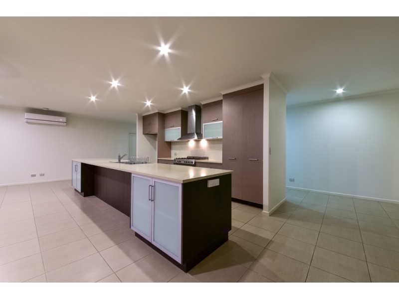 7 Henderson Street, Cannonvale QLD 4802