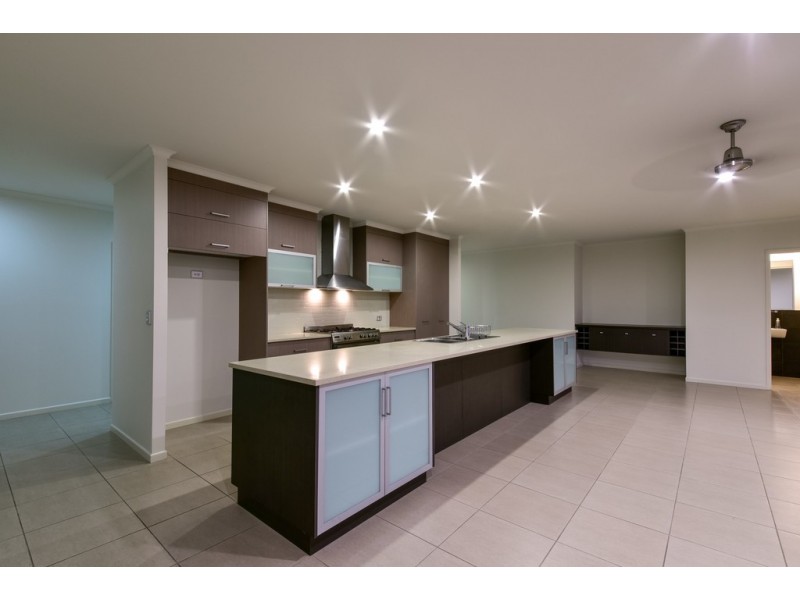7 Henderson Street, Cannonvale QLD 4802
