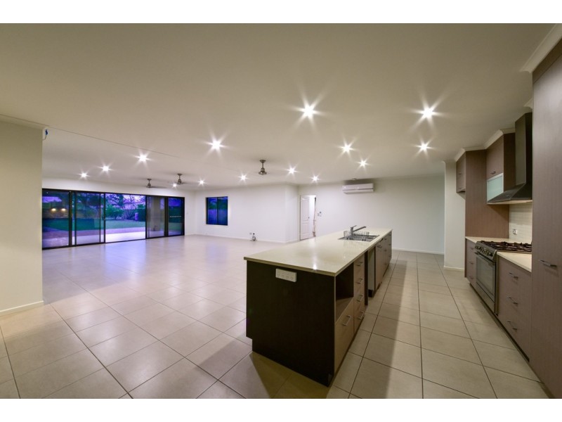 7 Henderson Street, Cannonvale QLD 4802