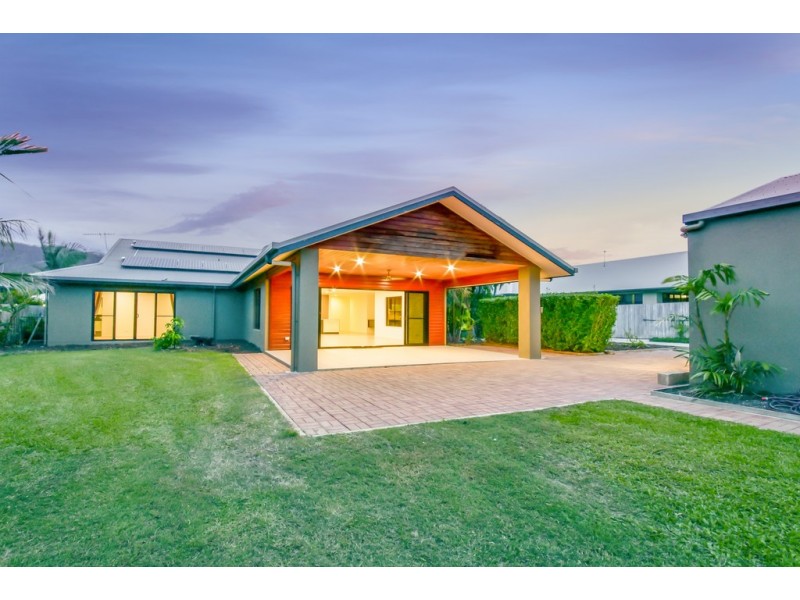 7 Henderson Street, Cannonvale QLD 4802