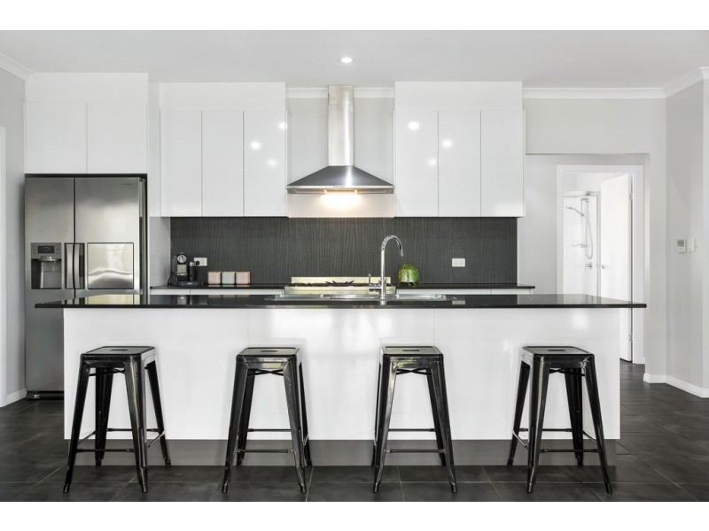 10 Remington Close, Mount Marlow QLD 4800