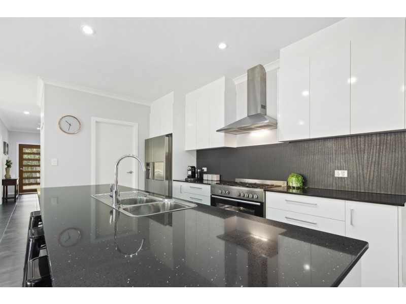 10 Remington Close, Mount Marlow QLD 4800