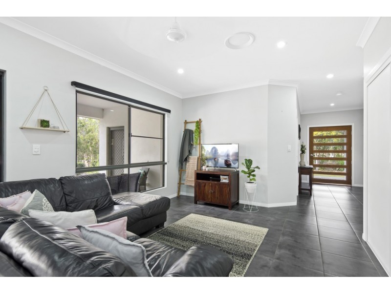 10 Remington Close, Mount Marlow QLD 4800