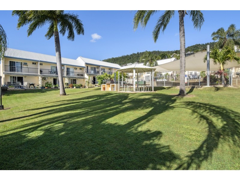 33/11 Island Drive, Cannonvale QLD 4802